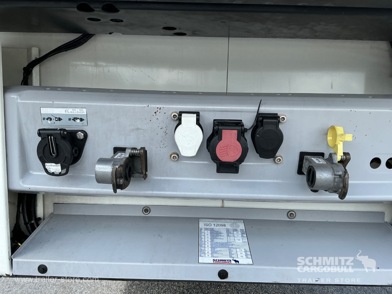 SCHMITZ Reefer Meat hanging system - Изотермална полуприколка: слика 4 SCHMITZ Reefer Meat hanging system - Изотермална полуприколка: слика 4