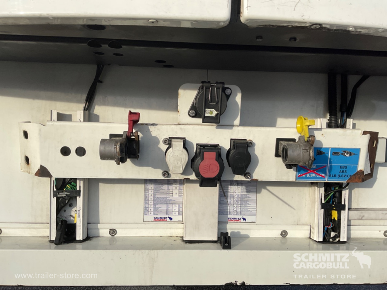 SCHMITZ Reefer Multitemp Double deck - Изотермална полуприколка: слика 4 SCHMITZ Reefer Multitemp Double deck - Изотермална полуприколка: слика 4