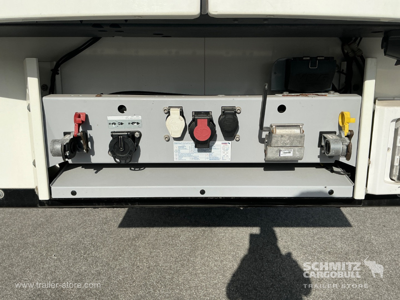 SCHMITZ Reefer Standard - Изотермална полуприколка: слика 2 SCHMITZ Reefer Standard - Изотермална полуприколка: слика 2