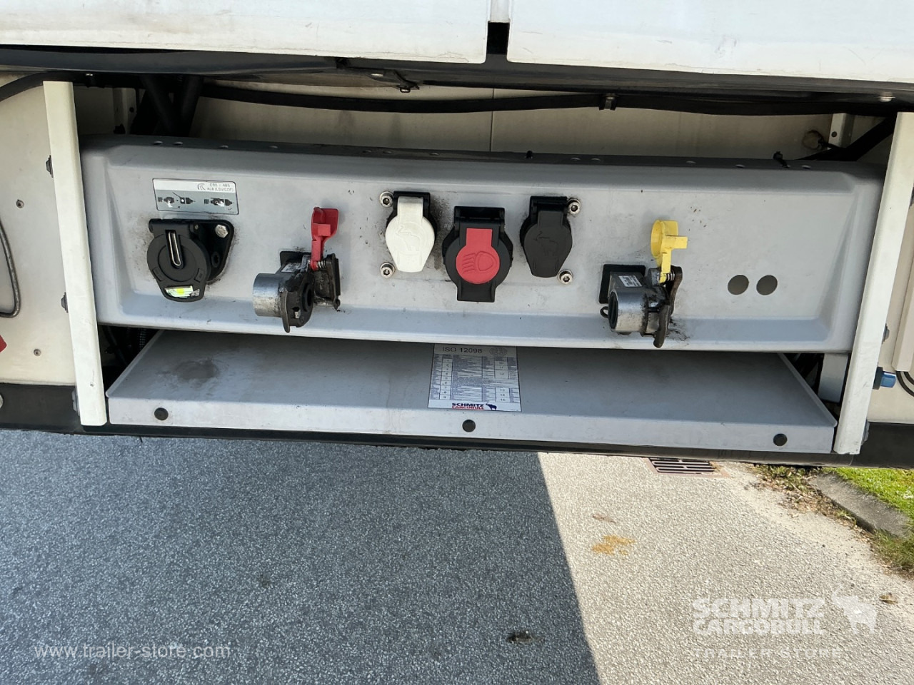 SCHMITZ Reefer Standard Double deck - Изотермална полуприколка: слика 4 SCHMITZ Reefer Standard Double deck - Изотермална полуприколка: слика 4