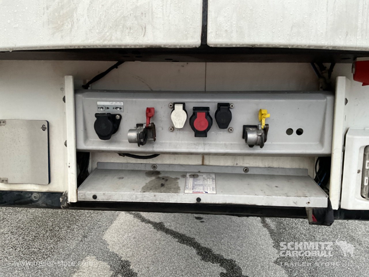 SCHMITZ Reefer Standard Double deck - Изотермална полуприколка: слика 4 SCHMITZ Reefer Standard Double deck - Изотермална полуприколка: слика 4