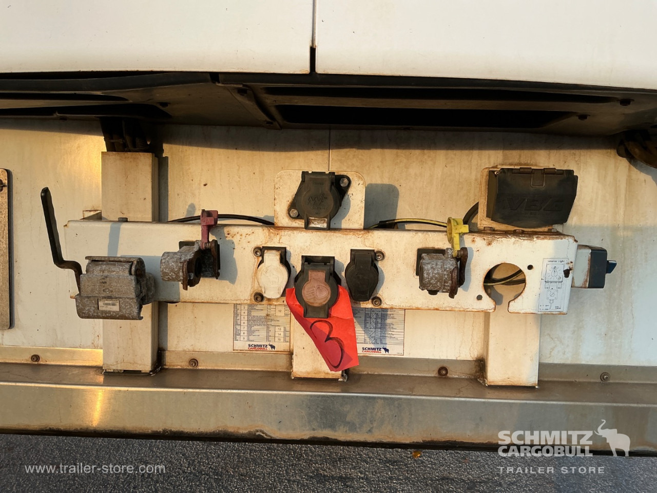 SCHMITZ Reefer Standard Double deck - Изотермална полуприколка: слика 4 SCHMITZ Reefer Standard Double deck - Изотермална полуприколка: слика 4
