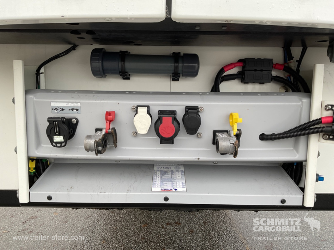 SCHMITZ Reefer Standard Taillift - Изотермална полуприколка: слика 4 SCHMITZ Reefer Standard Taillift - Изотермална полуприколка: слика 4