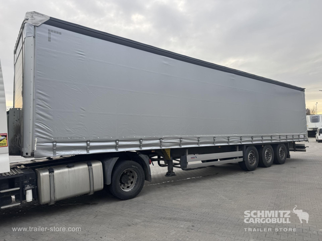 SCHMITZ Curtainsider Standard - Полуприколка со церада: слика 5 SCHMITZ Curtainsider Standard - Полуприколка со церада: слика 5