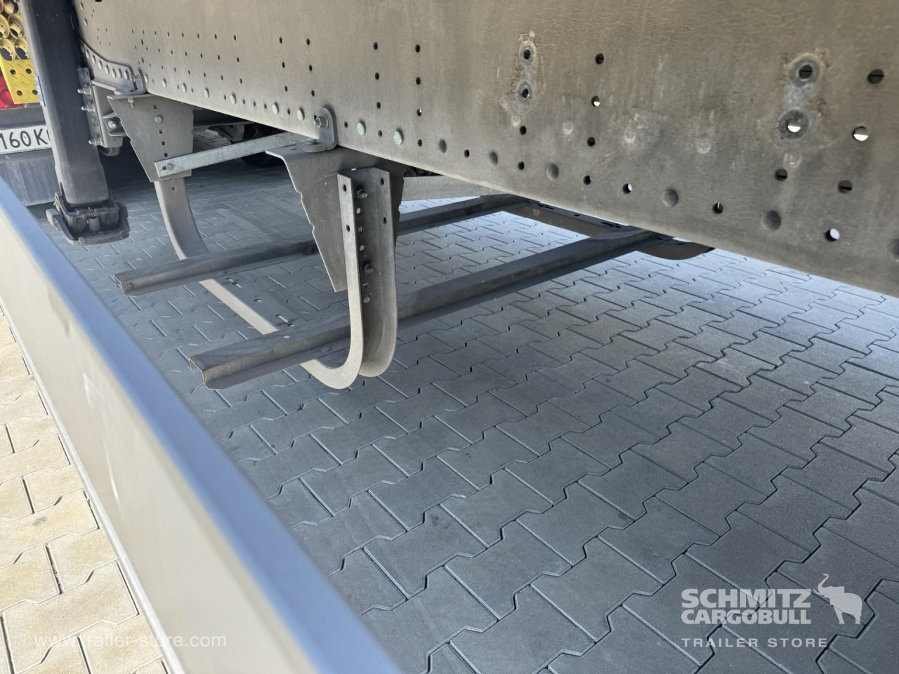 SCHMITZ Curtainsider Standard - Полуприколка со церада: слика 2 SCHMITZ Curtainsider Standard - Полуприколка со церада: слика 2