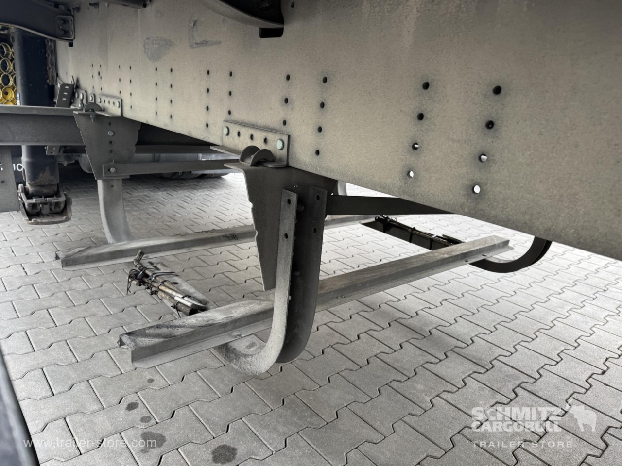 SCHMITZ Curtainsider Standard - Полуприколка со церада: слика 2 SCHMITZ Curtainsider Standard - Полуприколка со церада: слика 2