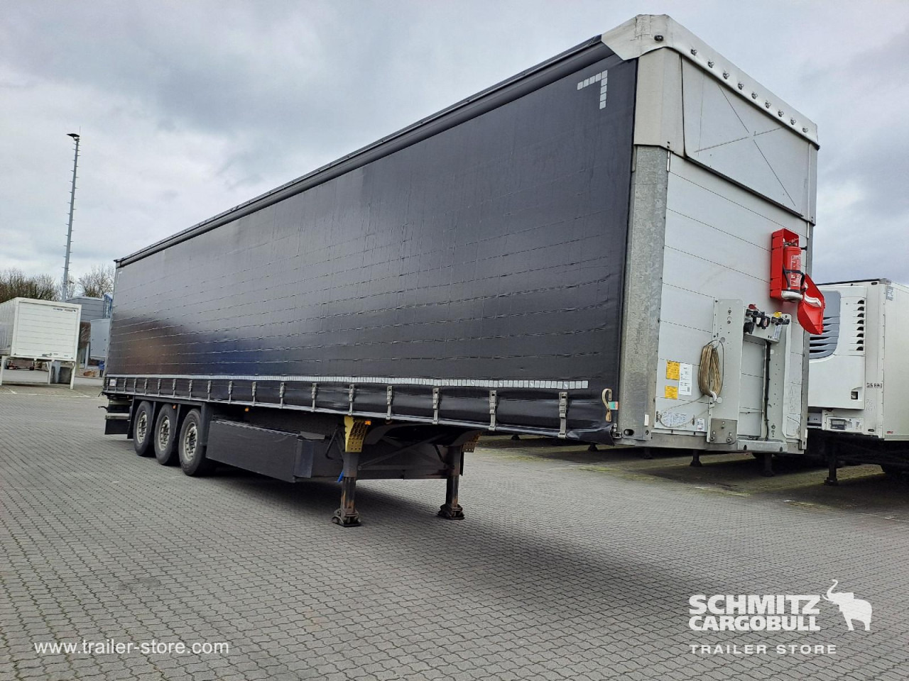 Полуприколка со церада SCHMITZ Curtainsider Standard: слика 1