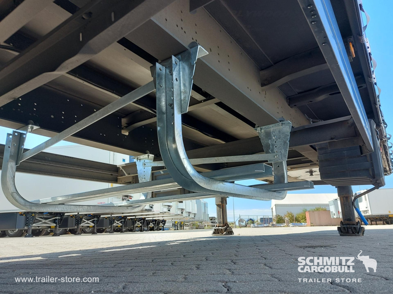 SCHMITZ Curtainsider Mega - Полуприколка со церада: слика 4 SCHMITZ Curtainsider Mega - Полуприколка со церада: слика 4