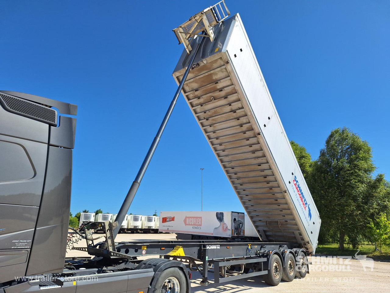 SCHMITZ Tipper Alu-square sided body 54m³ - Кипер полуприколка: слика 4 SCHMITZ Tipper Alu-square sided body 54m³ - Кипер полуприколка: слика 4