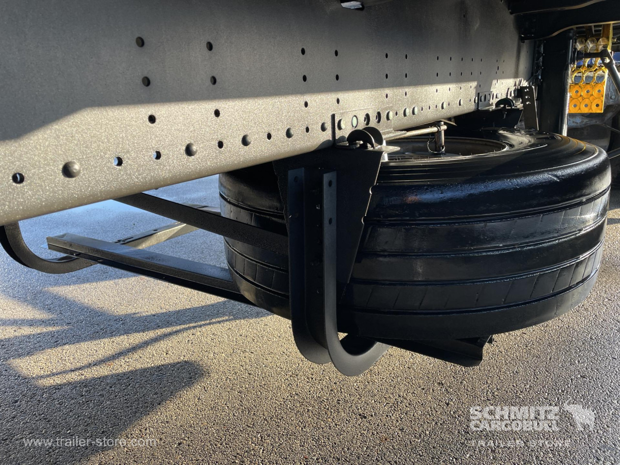 SCHMITZ Curtainsider Standard - Полуприколка со церада: слика 2 SCHMITZ Curtainsider Standard - Полуприколка со церада: слика 2
