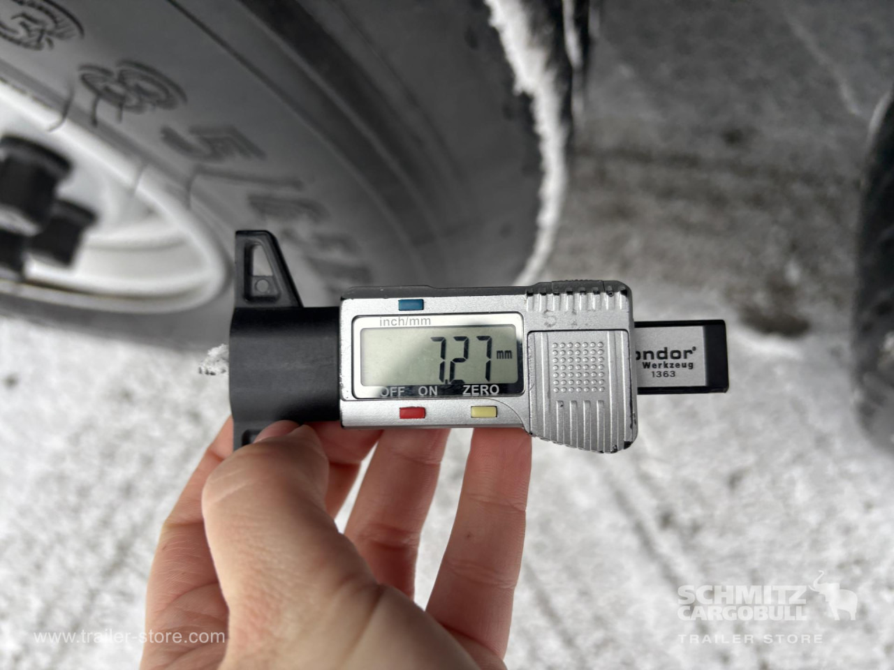 SCHMITZ Curtainsider Standard - Полуприколка со церада: слика 2 SCHMITZ Curtainsider Standard - Полуприколка со церада: слика 2