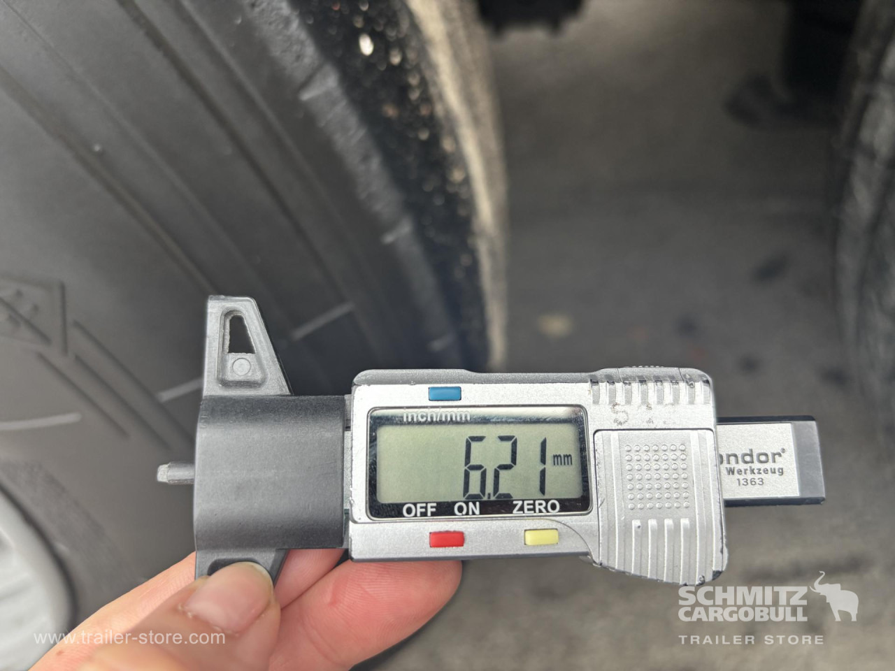 SCHMITZ Curtainsider Standard - Полуприколка со церада: слика 3 SCHMITZ Curtainsider Standard - Полуприколка со церада: слика 3