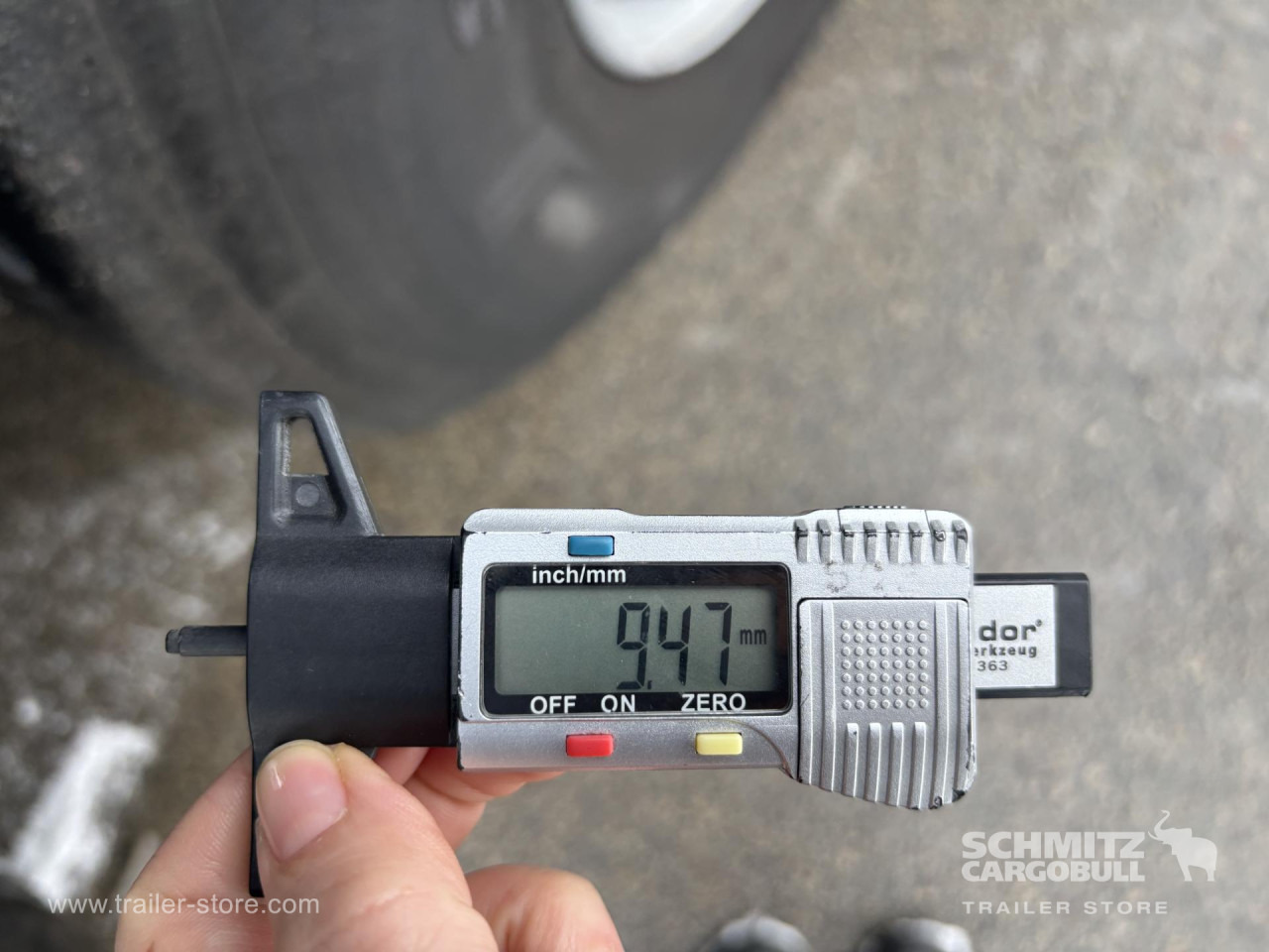 SCHMITZ Curtainsider Standard - Полуприколка со церада: слика 2 SCHMITZ Curtainsider Standard - Полуприколка со церада: слика 2