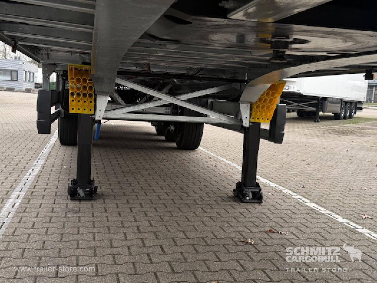 SCHMITZ Oplegger Kasten Standard Roller shutter door - Полуприколка сандучар: слика 3 SCHMITZ Oplegger Kasten Standard Roller shutter door - Полуприколка сандучар: слика 3