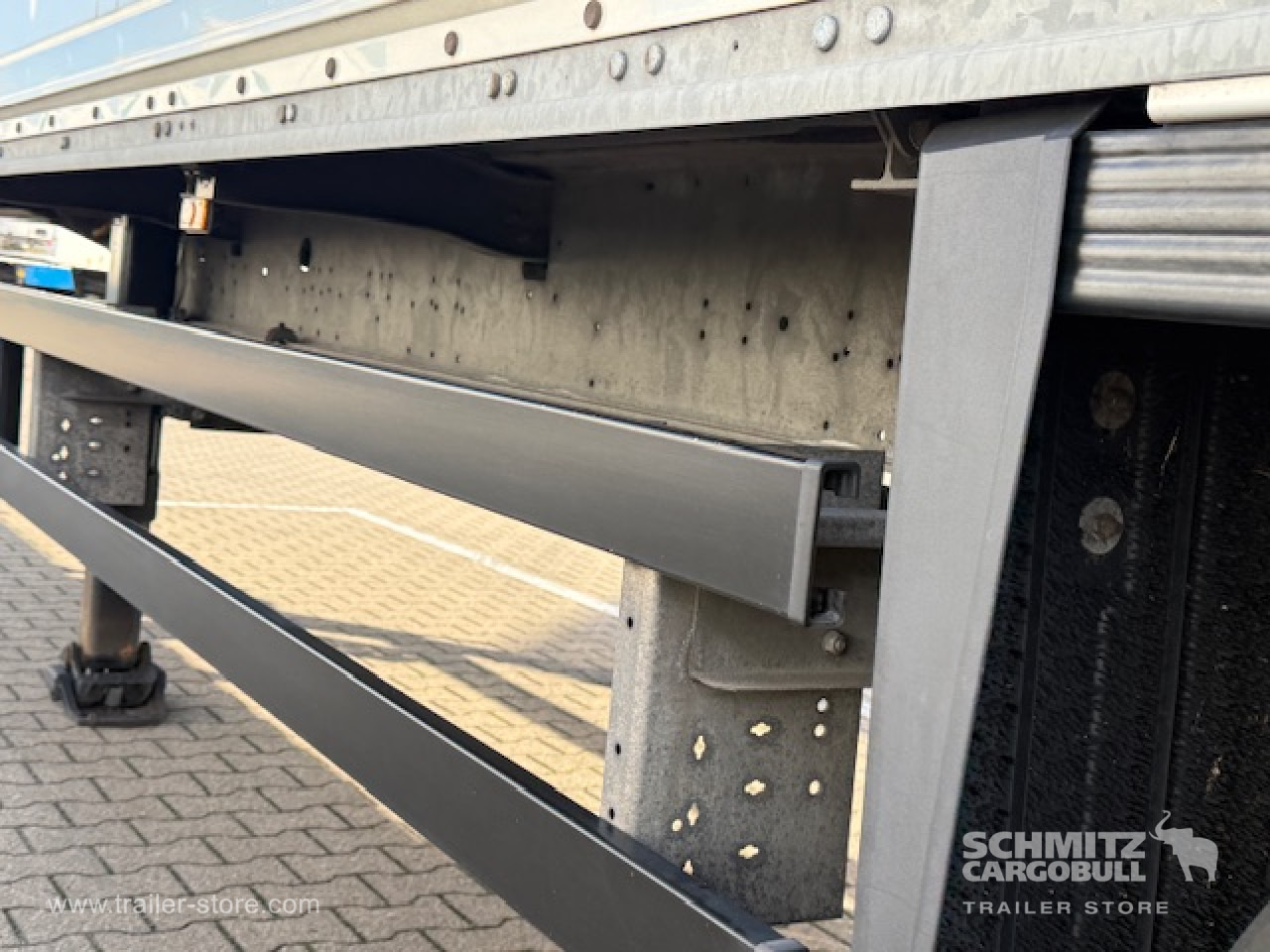 SCHMITZ Oplegger Kasten Standard Taillift - Полуприколка сандучар: слика 4 SCHMITZ Oplegger Kasten Standard Taillift - Полуприколка сандучар: слика 4