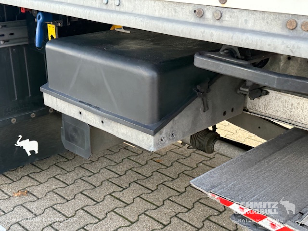 SCHMITZ Oplegger Kasten Standard Taillift - Полуприколка сандучар: слика 2 SCHMITZ Oplegger Kasten Standard Taillift - Полуприколка сандучар: слика 2