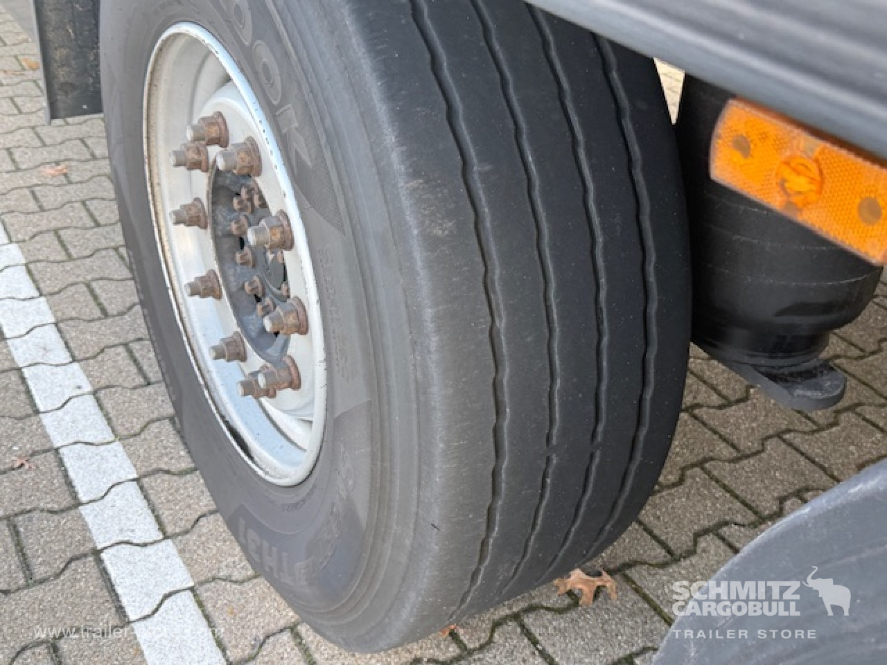 SCHMITZ Oplegger Kasten Standard Taillift - Полуприколка сандучар: слика 4 SCHMITZ Oplegger Kasten Standard Taillift - Полуприколка сандучар: слика 4