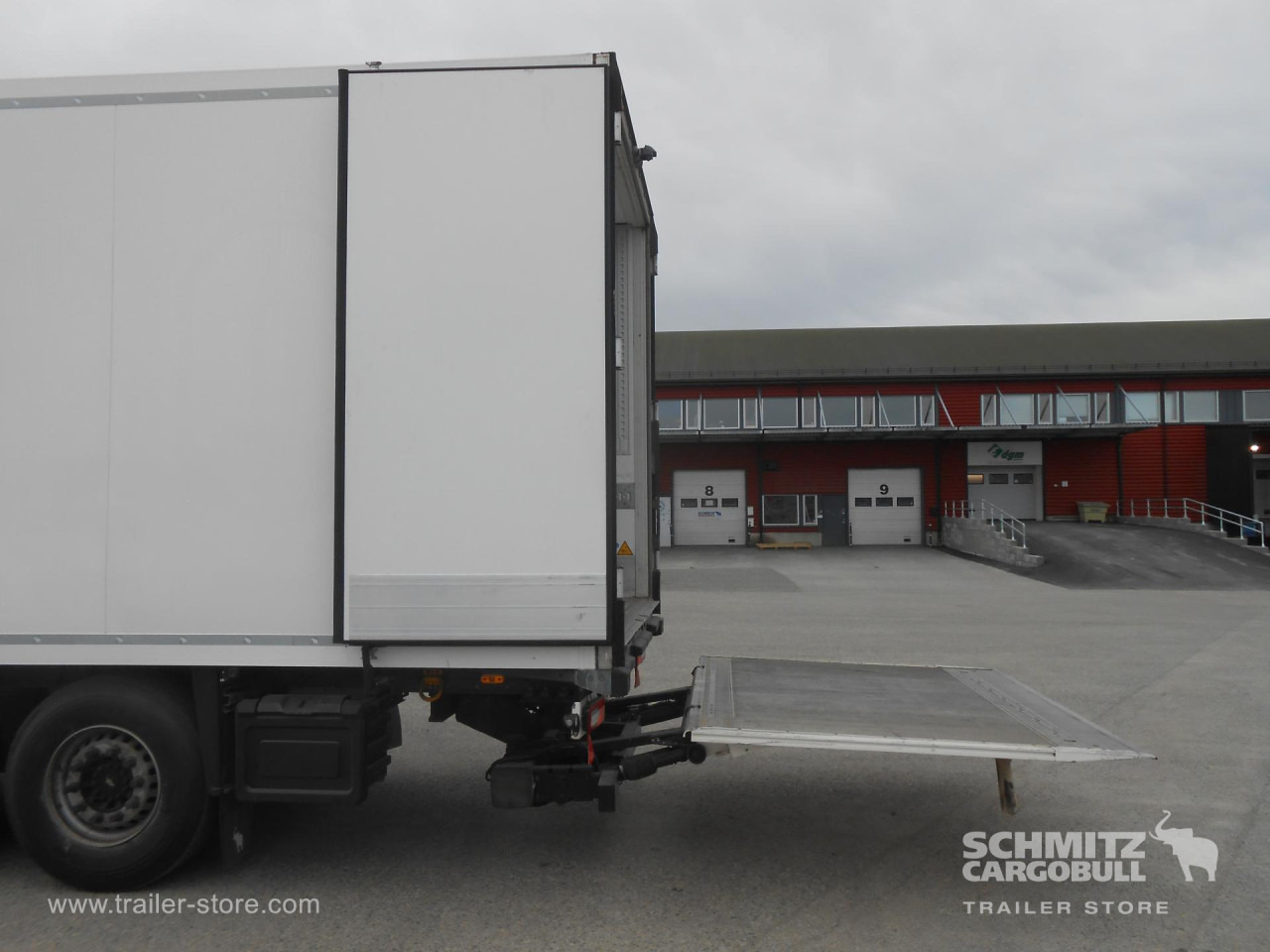 SCHMITZ Reefer Standard Double deck Taillift - Изотермална полуприколка: слика 5 SCHMITZ Reefer Standard Double deck Taillift - Изотермална полуприколка: слика 5