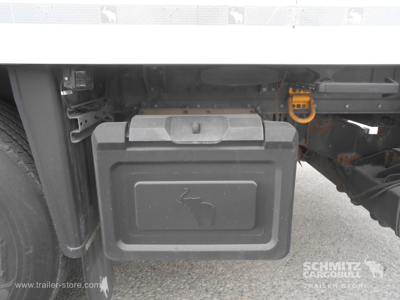 SCHMITZ Reefer Standard Double deck Taillift - Изотермална полуприколка: слика 2 SCHMITZ Reefer Standard Double deck Taillift - Изотермална полуприколка: слика 2