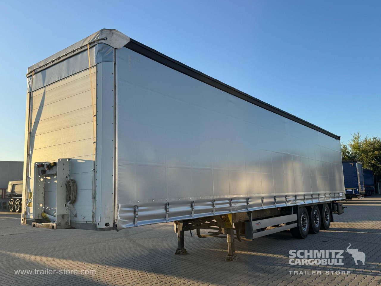 SCHMITZ Curtainsider Standard - Полуприколка со церада: слика 1 SCHMITZ Curtainsider Standard - Полуприколка со церада: слика 1