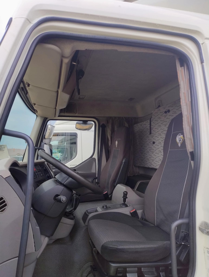 DAF LF 250 / Curtainsider 18 EPAL / sleeping cab - Камион со церада: слика 4 DAF LF 250 / Curtainsider 18 EPAL / sleeping cab - Камион со церада: слика 4