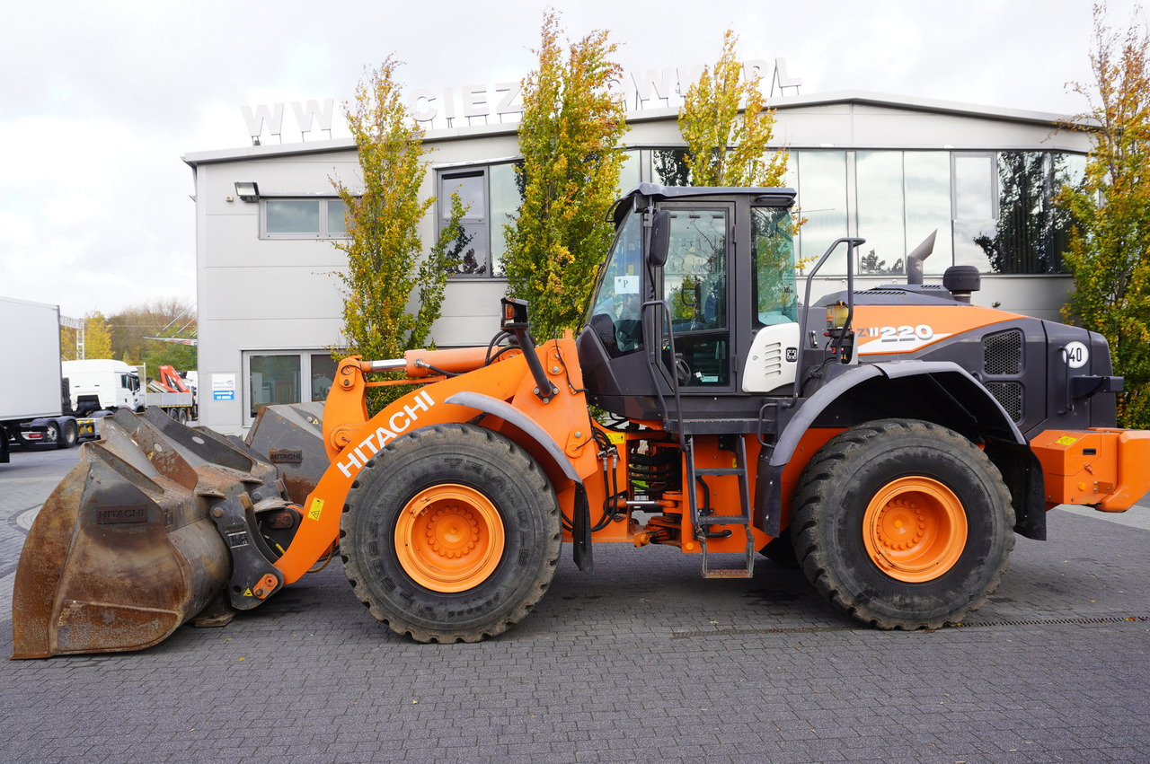 HITACHI ZW220 articulated loader / 2 buckets - Натоварувач на тркала: слика 3 HITACHI ZW220 articulated loader / 2 buckets - Натоварувач на тркала: слика 3