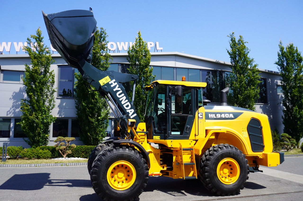 HYUNDAI HL940A articulated loader / year 2021 / weight 13.5t year of production 2021 - Натоварувач на тркала: слика 1 HYUNDAI HL940A articulated loader / year 2021 / weight 13.5t year of production 2021 - Натоварувач на тркала: слика 1