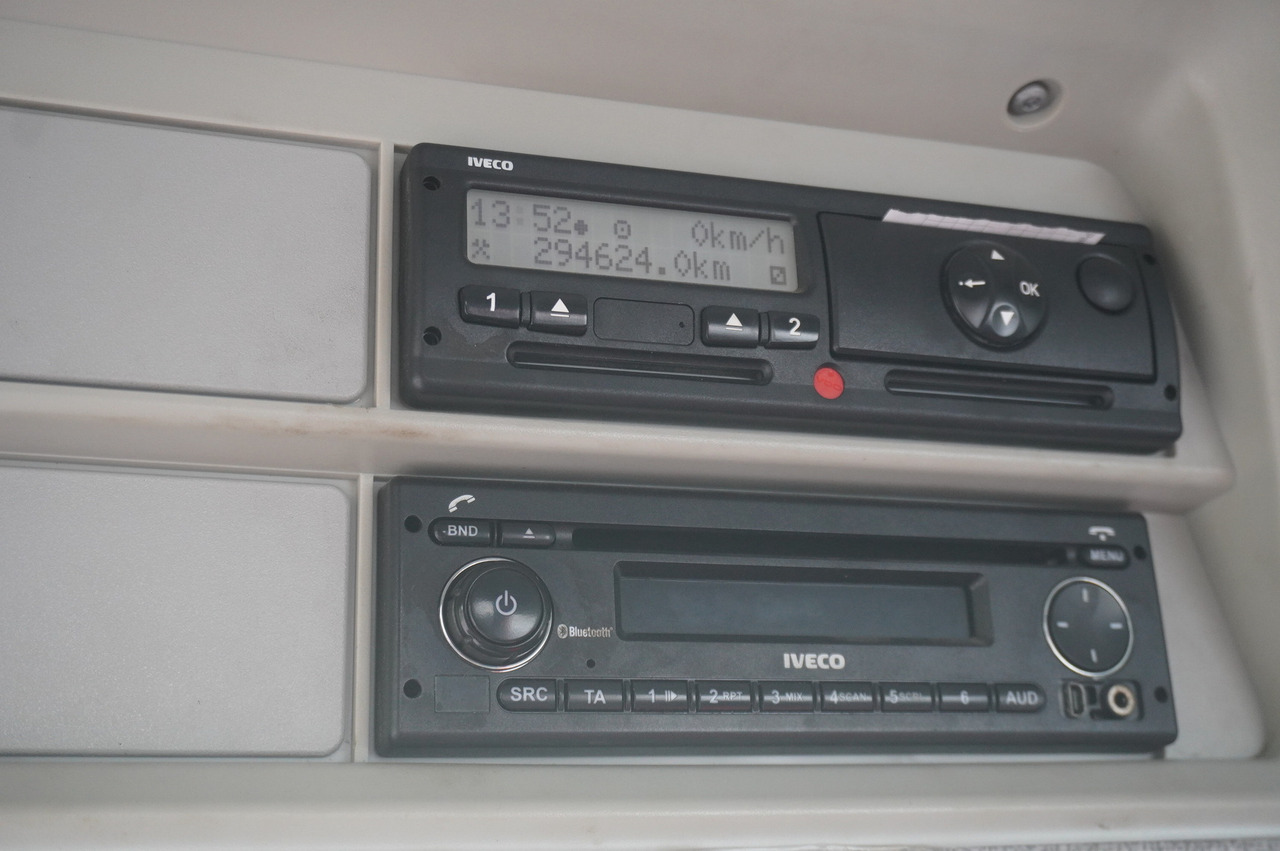 Камион со платформа, Камион со кран IVECO STRALIS 19.310 E6 / Flatbed 19 EPAL / FASSI F135 / 225 MTH! / 5.7  T: слика 20