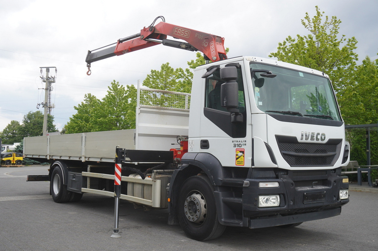 Камион со платформа, Камион со кран IVECO STRALIS 19.310 E6 / Flatbed 19 EPAL / FASSI F135 / 225 MTH! / 5.7  T: слика 13