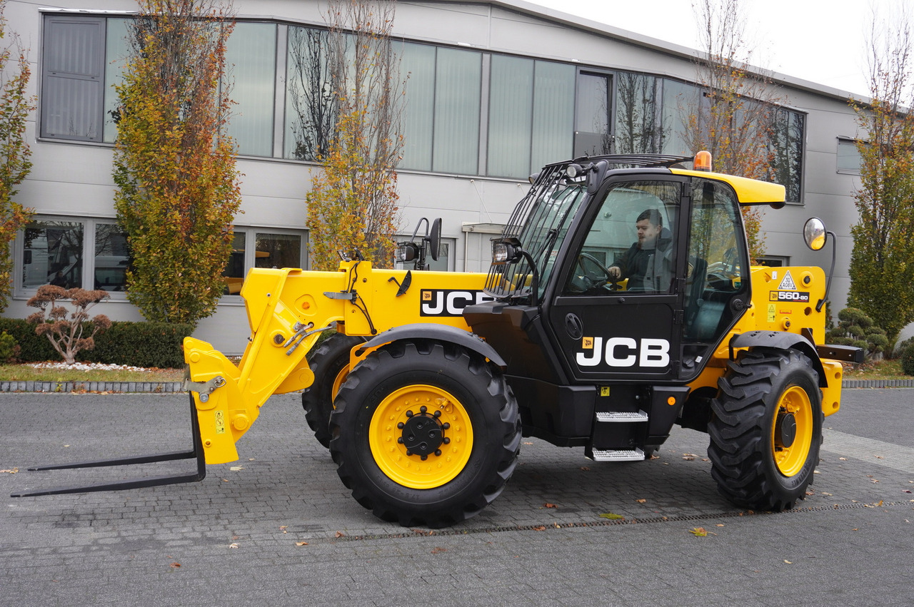 JCB 560-80 / 6 ton lifting capacity / power 146 HP - Телескопски натоварувач на тркала: слика 4 JCB 560-80 / 6 ton lifting capacity / power 146 HP - Телескопски натоварувач на тркала: слика 4