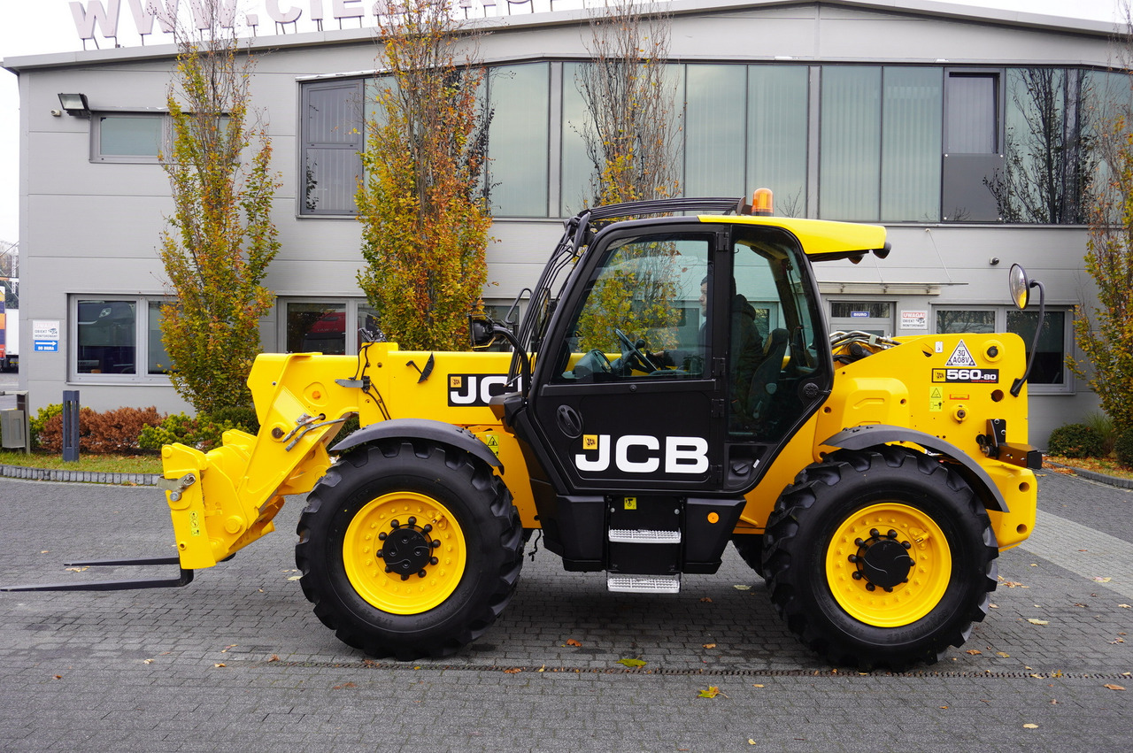 JCB 560-80 / 6 ton lifting capacity / power 146 HP - Телескопски натоварувач на тркала: слика 3 JCB 560-80 / 6 ton lifting capacity / power 146 HP - Телескопски натоварувач на тркала: слика 3