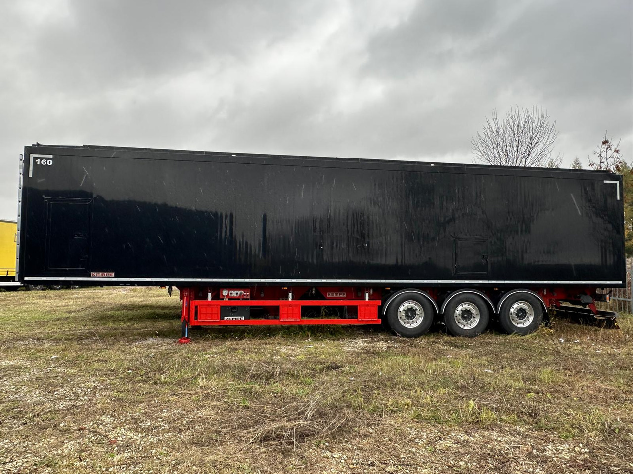 KEMPF SKM AK unloader 4 chambers with lower chute / capacity 65 m3 / 12 pieces - Кипер полуприколка: слика 1 KEMPF SKM AK unloader 4 chambers with lower chute / capacity 65 m3 / 12 pieces - Кипер полуприколка: слика 1