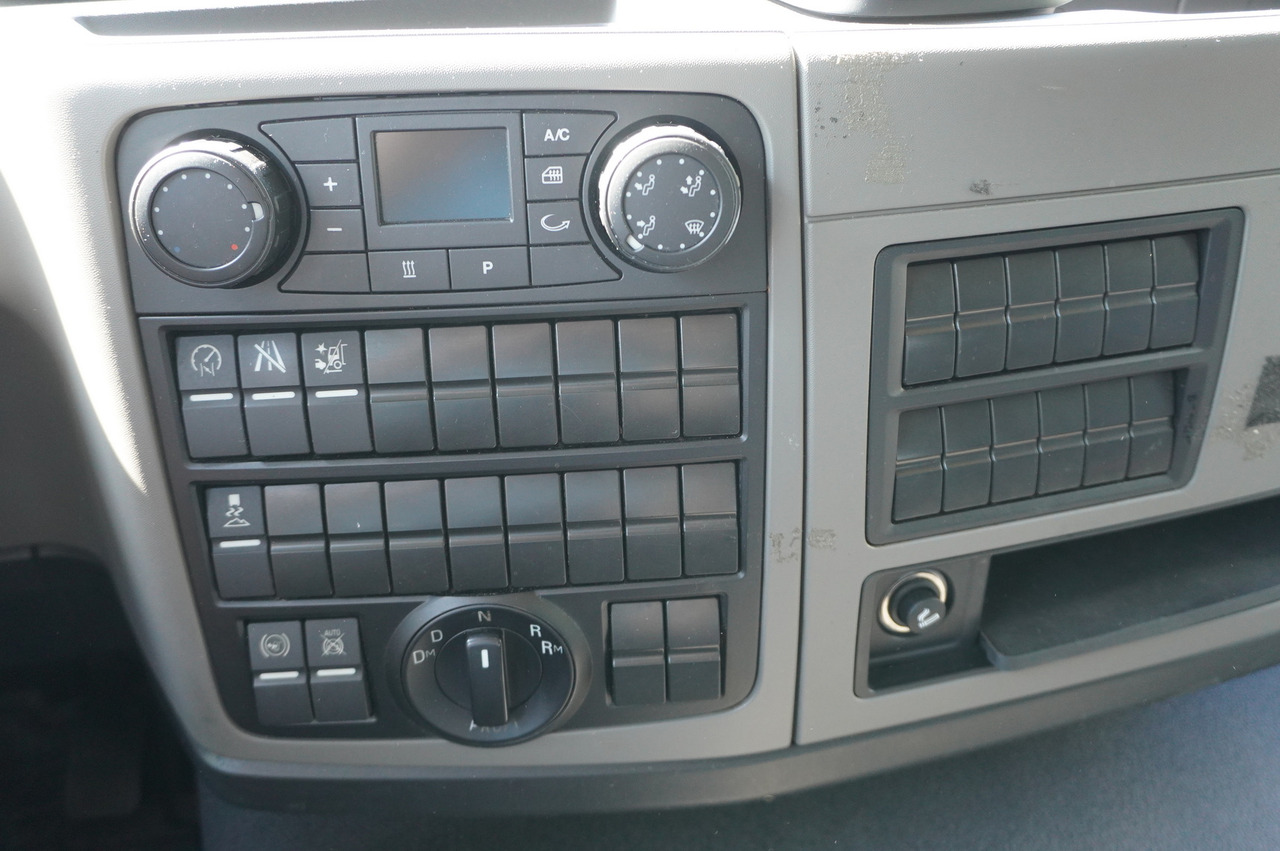 Камион со церада MAN TGL 12.190 / Curtainsider 19 EPAL / Sleeper cab: слика 24