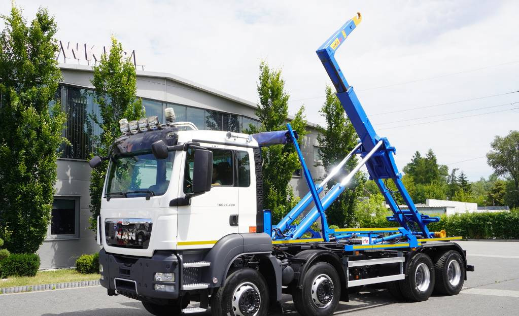 MAN TGS 35.400 8×4 HYVA LIFT 32.56 SE hooklift - Камион со кука за подигање: слика 1 MAN TGS 35.400 8×4 HYVA LIFT 32.56 SE hooklift - Камион со кука за подигање: слика 1