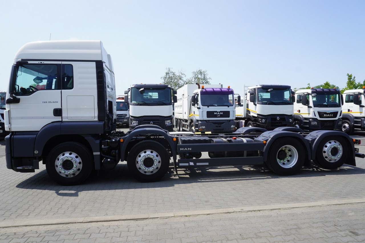 MAN TGS 35.420 8x2 / Chassis 6.4 m / 3 steered axles - Камион со кабинска шасија: слика 3 MAN TGS 35.420 8x2 / Chassis 6.4 m / 3 steered axles - Камион со кабинска шасија: слика 3