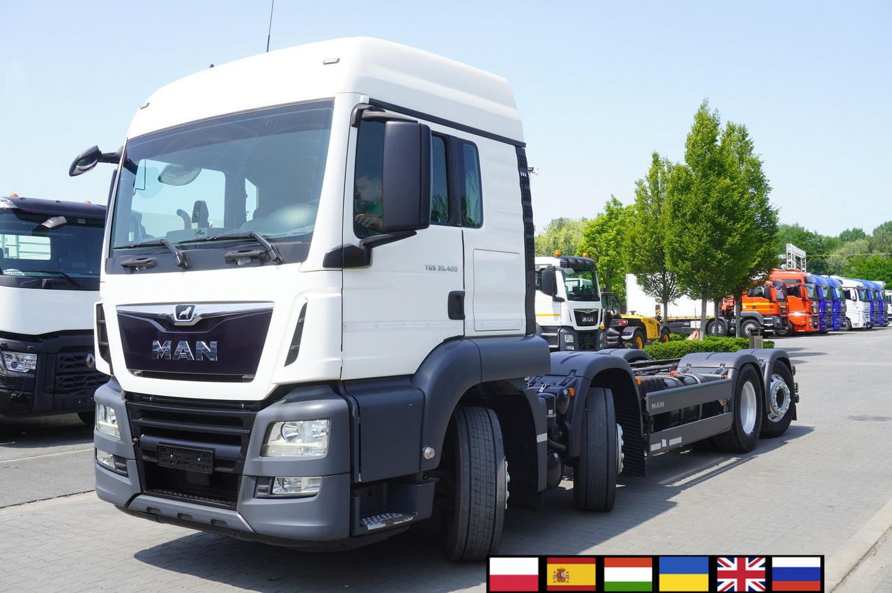 MAN TGS 35.420 8x2 / Chassis 6.4 m / 3 steered axles - Камион со кабинска шасија: слика 1 MAN TGS 35.420 8x2 / Chassis 6.4 m / 3 steered axles - Камион со кабинска шасија: слика 1