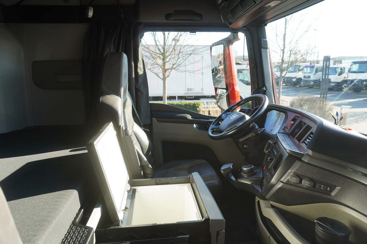 Камион ладилник MAN TGX 26.510 / 2022 / New Lamberet refrigerator bitemperature/ Carrier Supra 1150 MT / 4 units: слика 27