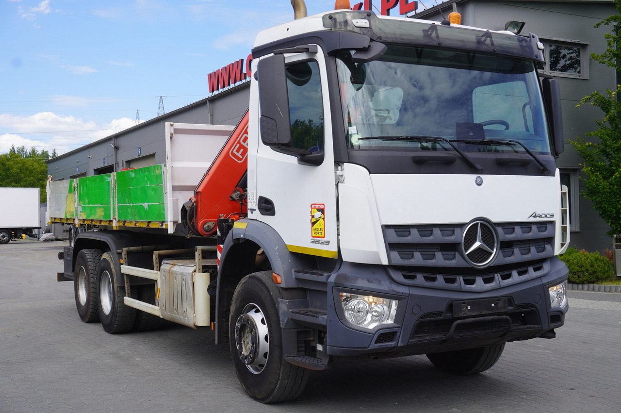 MERCEDES-BENZ AROCS 2633 6x4 / 5.5 T crane FASSI F135 / Tipper 15 EPAL - Камион со кран: слика 2 MERCEDES-BENZ AROCS 2633 6x4 / 5.5 T crane FASSI F135 / Tipper 15 EPAL - Камион со кран: слика 2