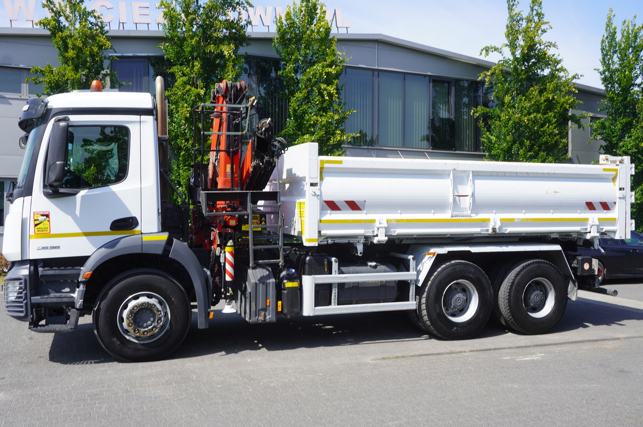 MERCEDES-BENZ AROCS 2636 / Fassi F155A.0.22 crane 6t / 120 tho. km / 3-sided dump truck / 2 x Bordmatic - Камион со кран: слика 4 MERCEDES-BENZ AROCS 2636 / Fassi F155A.0.22 crane 6t / 120 tho. km / 3-sided dump truck / 2 x Bordmatic - Камион со кран: слика 4