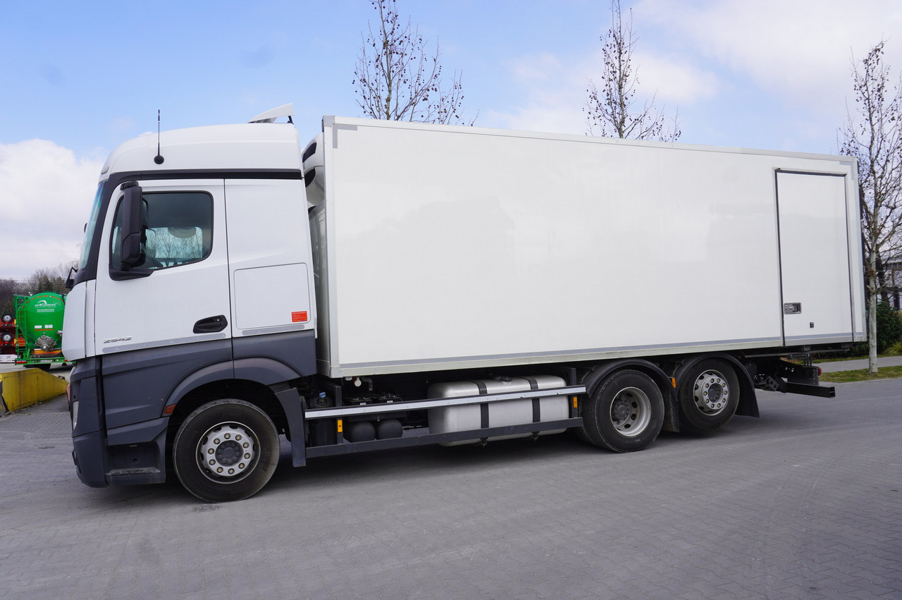 MERCEDES-BENZ Actros 2542 / GIGA cabin / Thermoking 1000R - Камион ладилник: слика 2 MERCEDES-BENZ Actros 2542 / GIGA cabin / Thermoking 1000R - Камион ладилник: слика 2