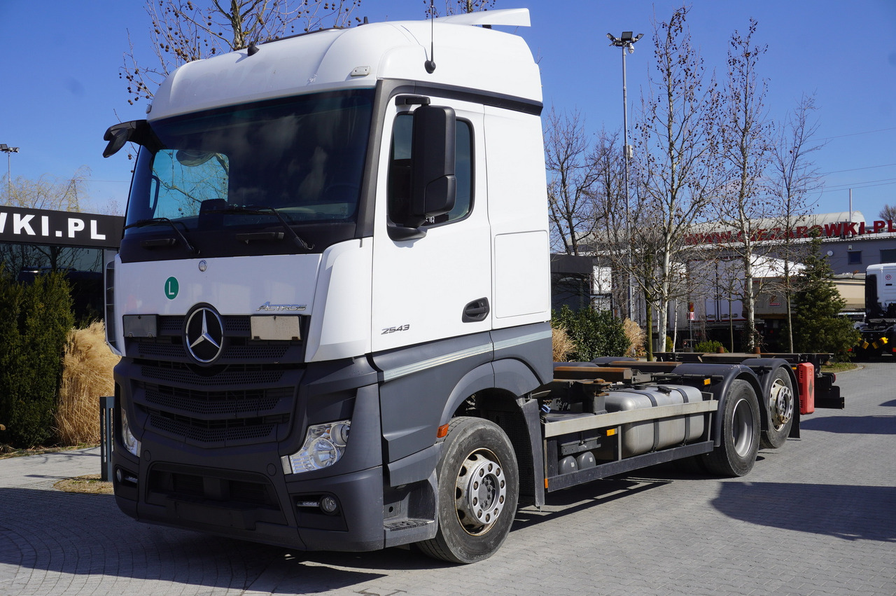 MERCEDES-BENZ Actros 2543 / BDF / Retarder / sleeping cabin - Транспортер на контејнер/ Камион со променливо тело: слика 2 MERCEDES-BENZ Actros 2543 / BDF / Retarder / sleeping cabin - Транспортер на контејнер/ Камион со променливо тело: слика 2