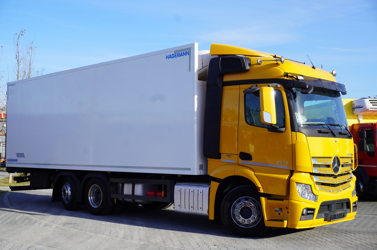 MERCEDES-BENZ Actros 2543 E6 6×2 / Refrigerated truck / ATP/FRC / 20 pallets / 260000 km!!! - Камион ладилник: слика 4 MERCEDES-BENZ Actros 2543 E6 6×2 / Refrigerated truck / ATP/FRC / 20 pallets / 260000 km!!! - Камион ладилник: слика 4