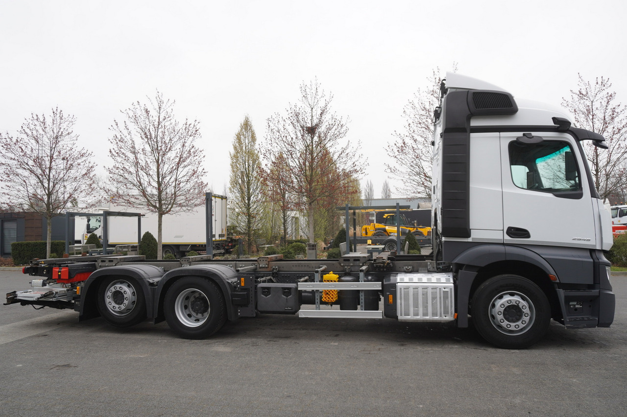 MERCEDES-BENZ Actros 2545 6×2 MP5 / ADR AT - Транспортер на контејнер/ Камион со променливо тело: слика 2 MERCEDES-BENZ Actros 2545 6×2 MP5 / ADR AT - Транспортер на контејнер/ Камион со променливо тело: слика 2