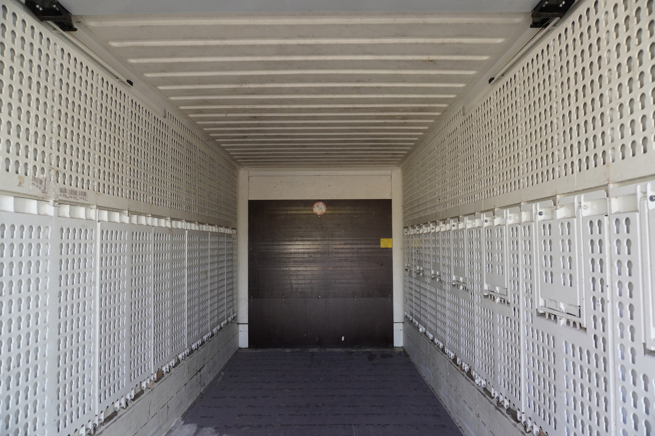 MERCEDES-BENZ Actros 2545 MP5 / KRONE 18 EPAL box body / ADR AT - Камион ладилник: слика 4 MERCEDES-BENZ Actros 2545 MP5 / KRONE 18 EPAL box body / ADR AT - Камион ладилник: слика 4