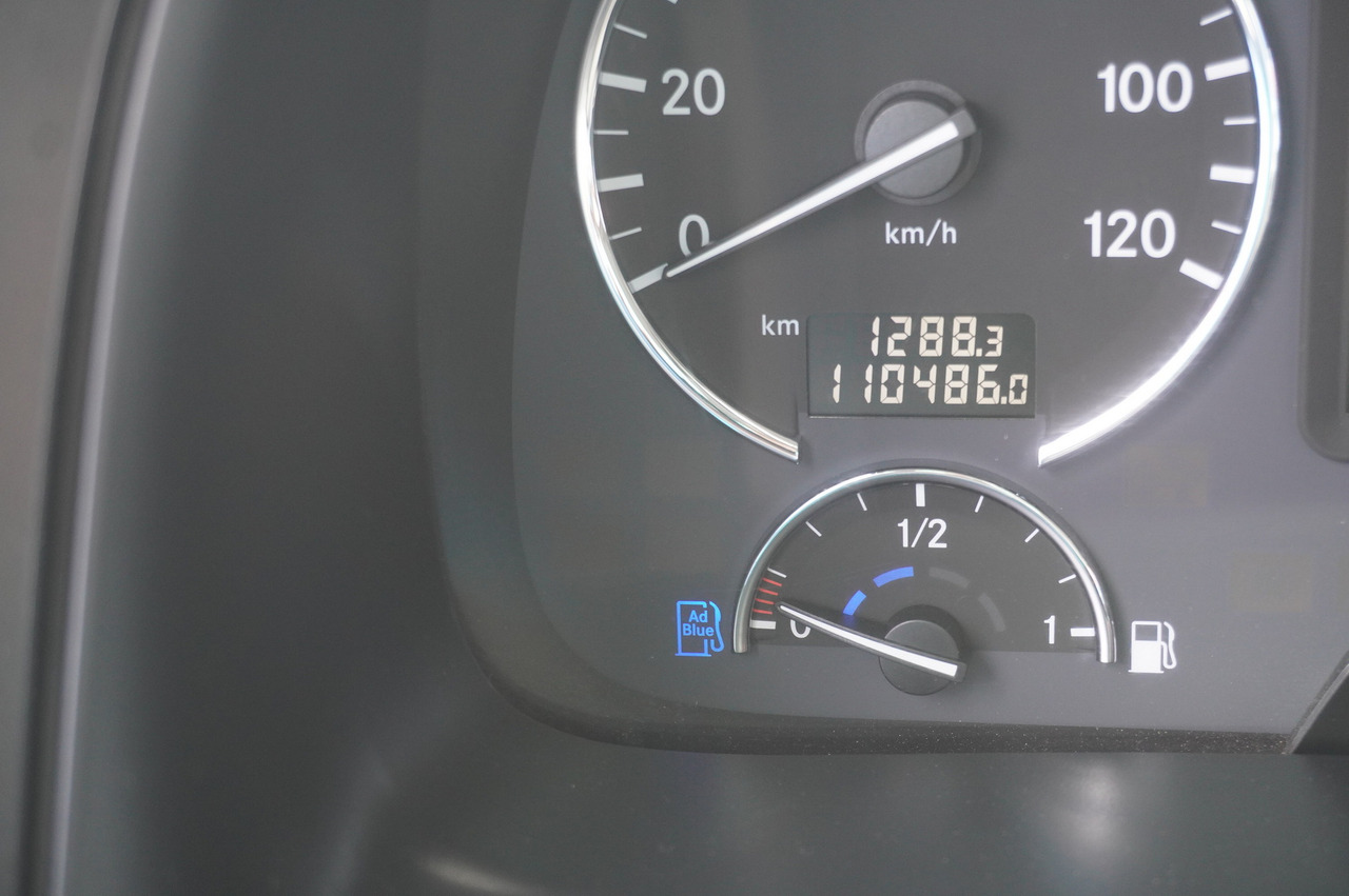 Камион со платформа, Камион со кран MERCEDES-BENZ Actros 2641 6×4 E5 / Crane / Dumper / 110000 km!: слика 28