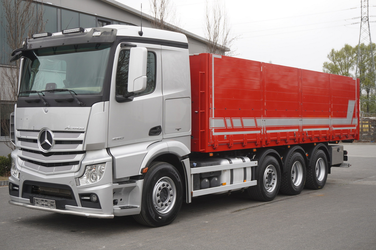 MERCEDES-BENZ Actros 3563 8x4 / Tipper for grain 20 t load capacity - Камион со платформа: слика 2 MERCEDES-BENZ Actros 3563 8x4 / Tipper for grain 20 t load capacity - Камион со платформа: слика 2