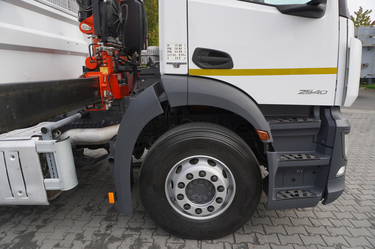 Камион со платформа, Камион со кран MERCEDES-BENZ Antos 2540 / Flatbed 15 EPAL / Fassi F165 / 6.1 t / 8 m reach / remote control / rotator / 1600 MTH / steered axle: слика 17