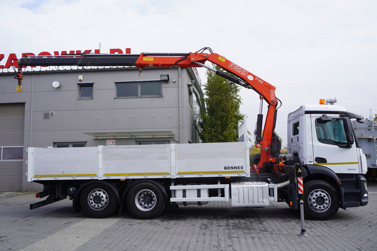 MERCEDES-BENZ Antos 2540 / Flatbed 15 EPAL / Fassi F165 / 6.1 t / 8 m reach / remote control / rotator / 1600 MTH / steered axle - Камион со платформа, Камион со кран: слика 2 MERCEDES-BENZ Antos 2540 / Flatbed 15 EPAL / Fassi F165 / 6.1 t / 8 m reach / remote control / rotator / 1600 MTH / steered axle - Камион со платформа, Камион со кран: слика 2
