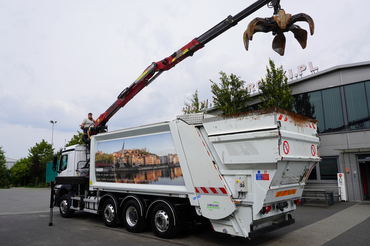 MERCEDES-BENZ Antos 3240 8x2 / Tajfun 5T crane / Farid Industries garbage truck/ 3 steered axles - Вакуумски камион: слика 2 MERCEDES-BENZ Antos 3240 8x2 / Tajfun 5T crane / Farid Industries garbage truck/ 3 steered axles - Вакуумски камион: слика 2