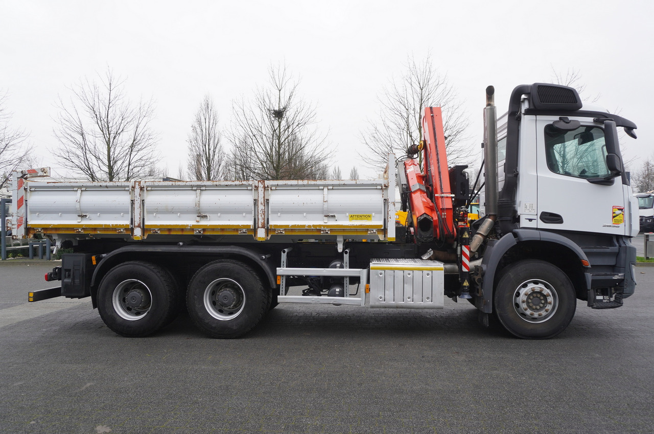 MERCEDES-BENZ Arocs 2636 6x4 / 2-way tipper / Fassi F135A.0.23 / remote control / Rotator - Камион со кран: слика 3 MERCEDES-BENZ Arocs 2636 6x4 / 2-way tipper / Fassi F135A.0.23 / remote control / Rotator - Камион со кран: слика 3